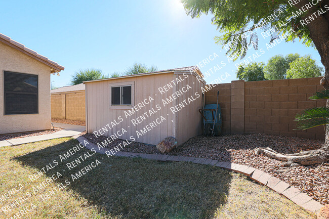 Building Photo - 9316 W Cinnabar Ave