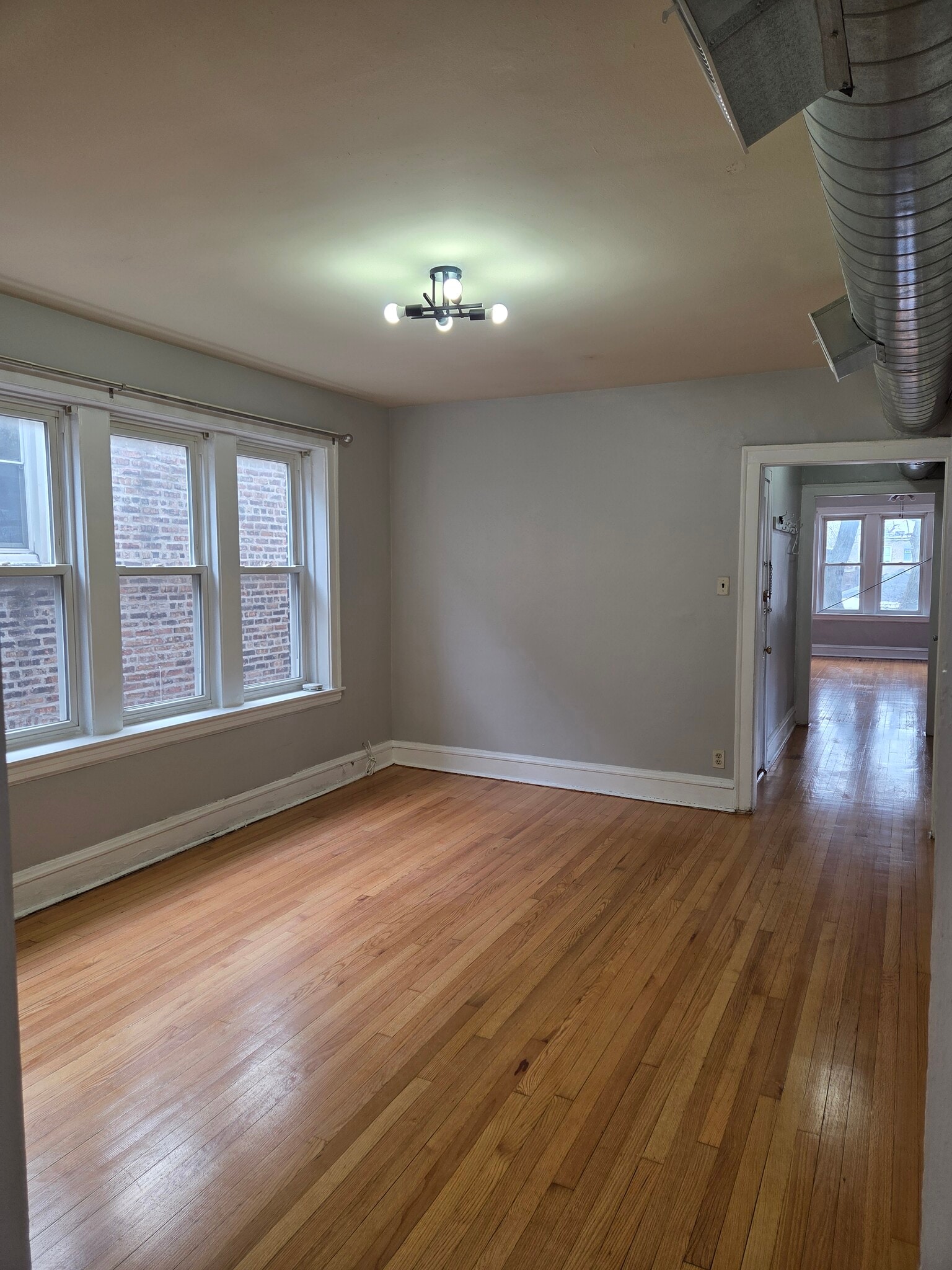 Building Photo - 6433 N Hamilton Ave