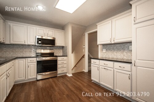Building Photo - 2021 E 151st Terrace