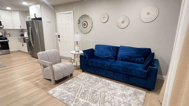 Building Photo - 321 W Park Ave