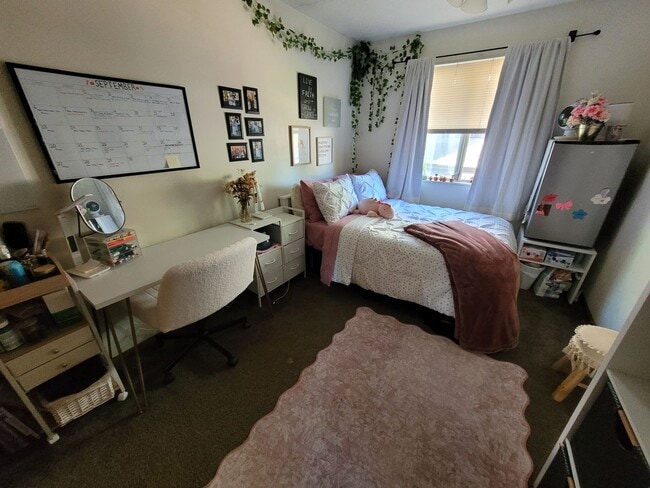 Interior Photo - vine
