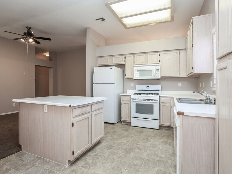 Building Photo - 265 Prairie Rose St