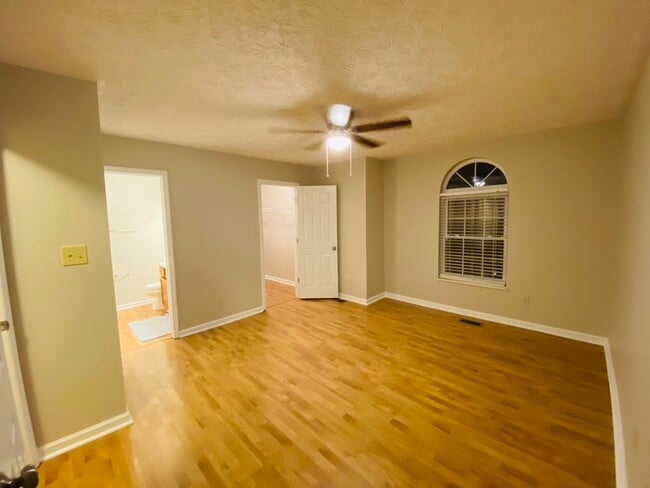 Building Photo - 6033 Waterbury Ln