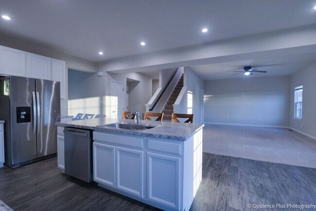Building Photo - Gorgeous 3 Bed 3.5 Bath Fairborn Home!