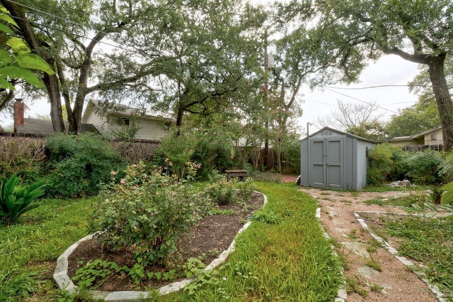 Building Photo - 4802 Gerona Dr