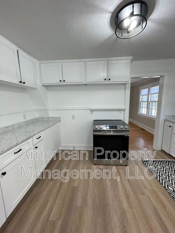 Building Photo - 1227 S College Ave