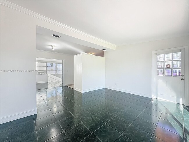 Building Photo - 4161 NE 15th Terrace