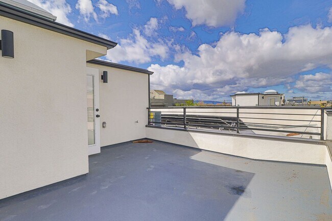 Building Photo - New Construction Townhome | 3 Bed + 3 Bath...