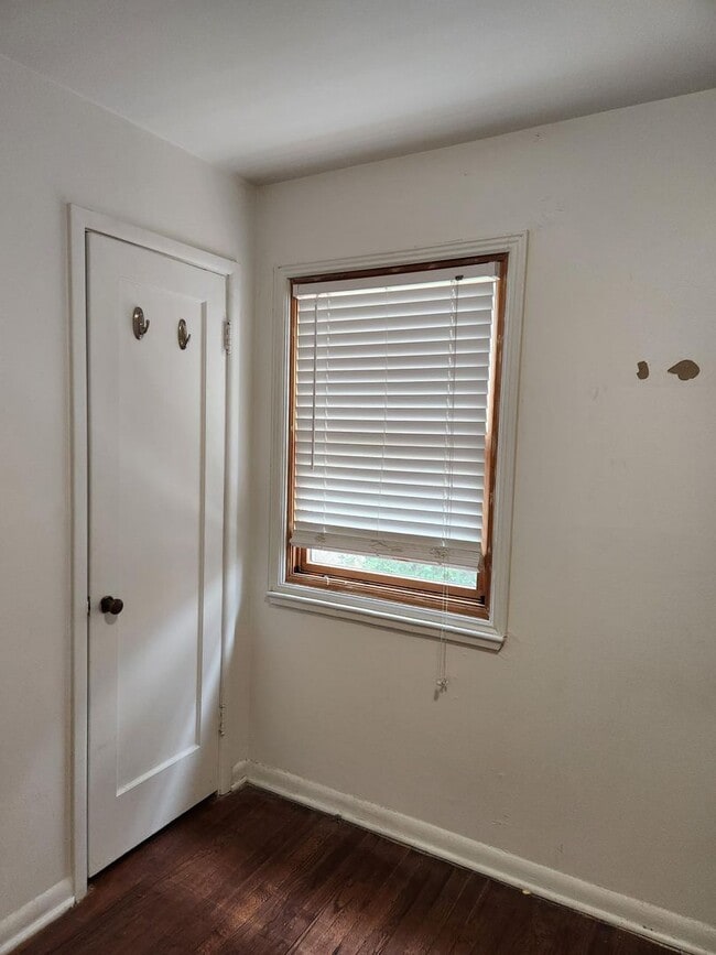 Building Photo - Gorgeous 4 bed/2 Bath home for rent $500 O...