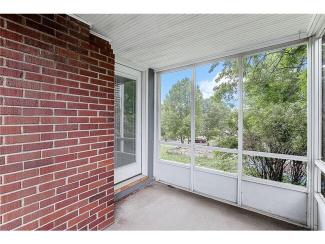 Building Photo - 1588 W Highland Pkwy