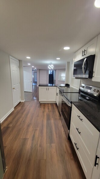 Building Photo - 5749 N Talman Ave