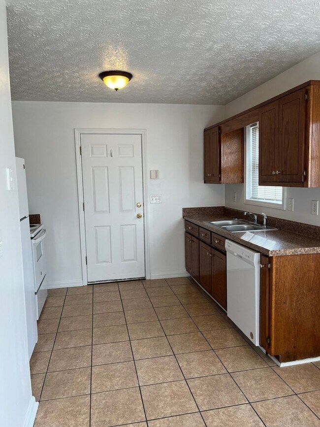 Building Photo - 5409 Sugarmill Dr