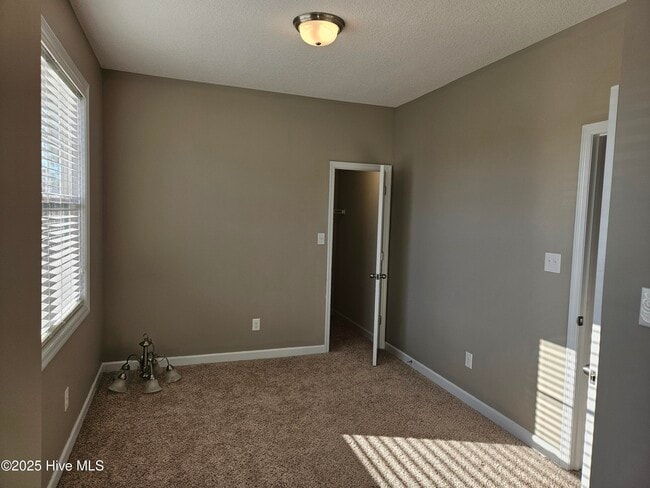Building Photo - 609 Winfall Dr