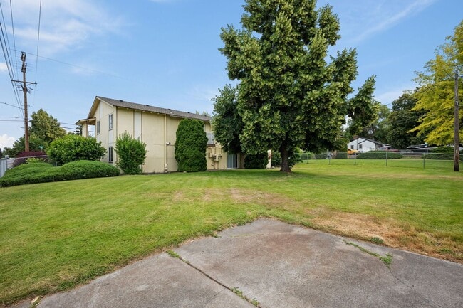 Building Photo - 1521 N Bowdish Rd