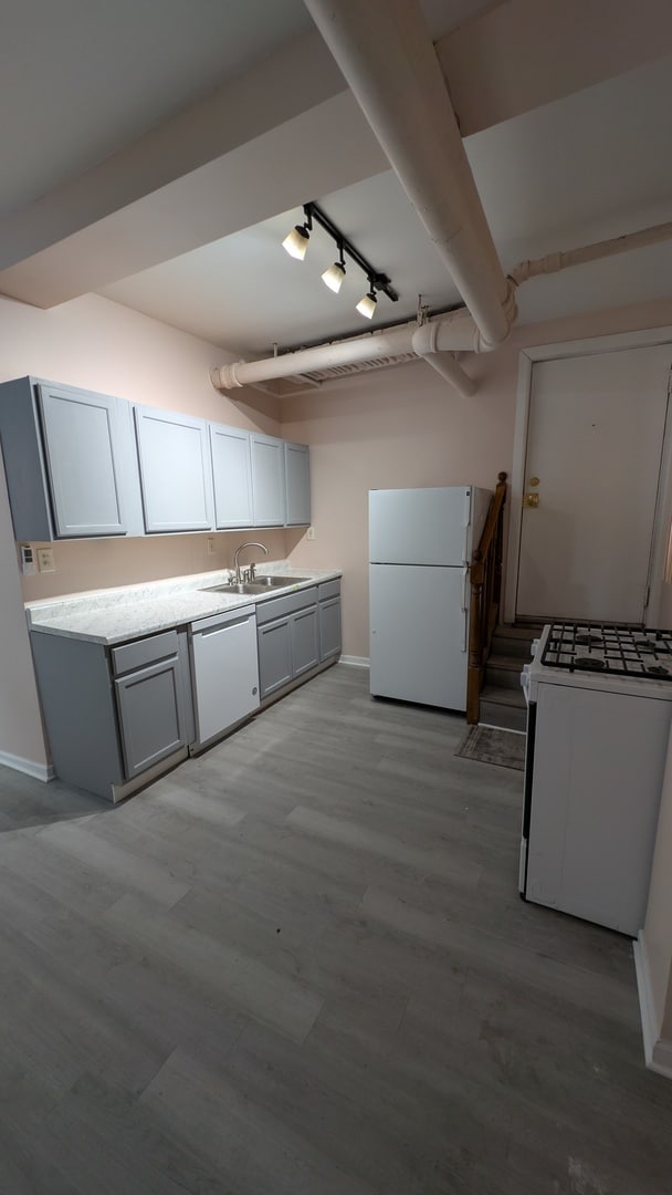 Building Photo - 5459 S Everett Ave