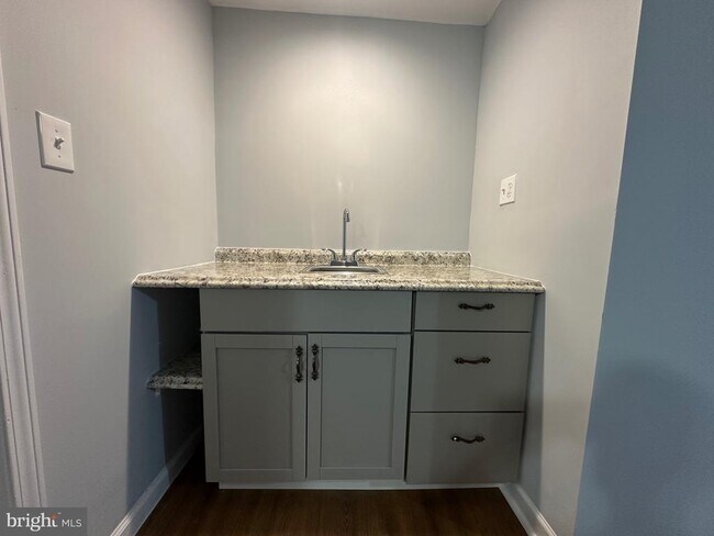 Building Photo - 14451 Village Dr