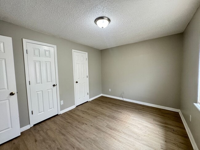 Building Photo - Beautiful 3/2 Duplex in St. Cloud