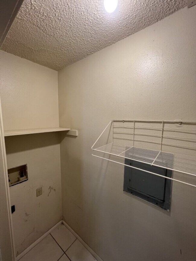 Building Photo - Weston St.