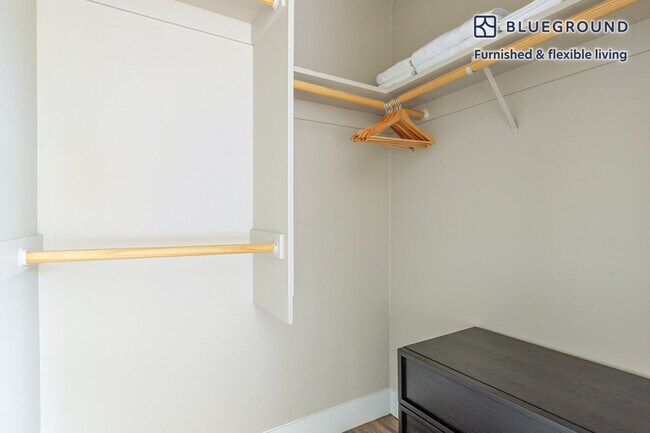 Building Photo - 644 Edgewater Blvd