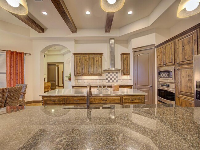 Building Photo - 1310 Minnie Dr