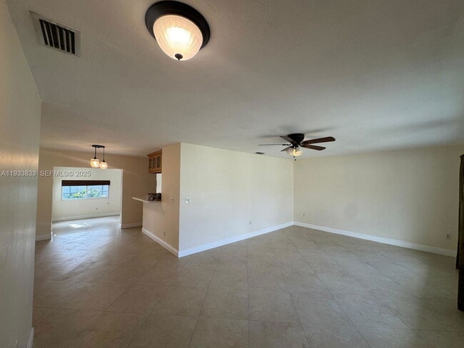 Building Photo - 18600 SW 97th Ave