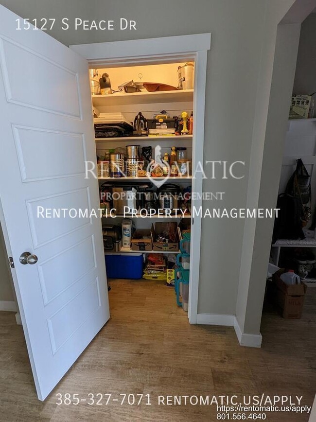 Building Photo - 15127 Peace Dr