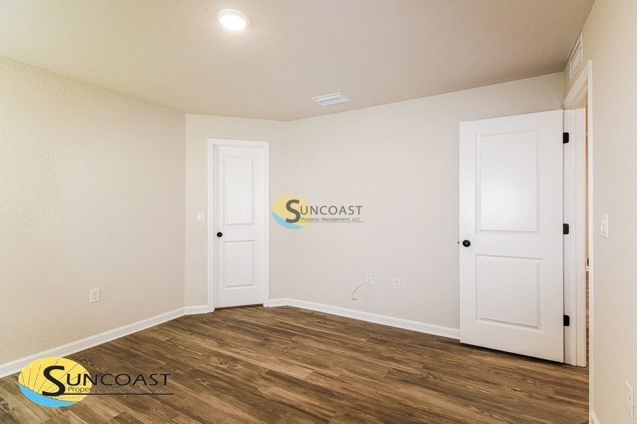 Building Photo - 6040 W Oak Park Blvd