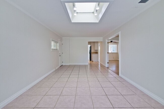 Building Photo - Single Story Gem in Saratoga! Quaint 3 BR 1.5 BA Home Ready for Occupancy with all new Air Condit...