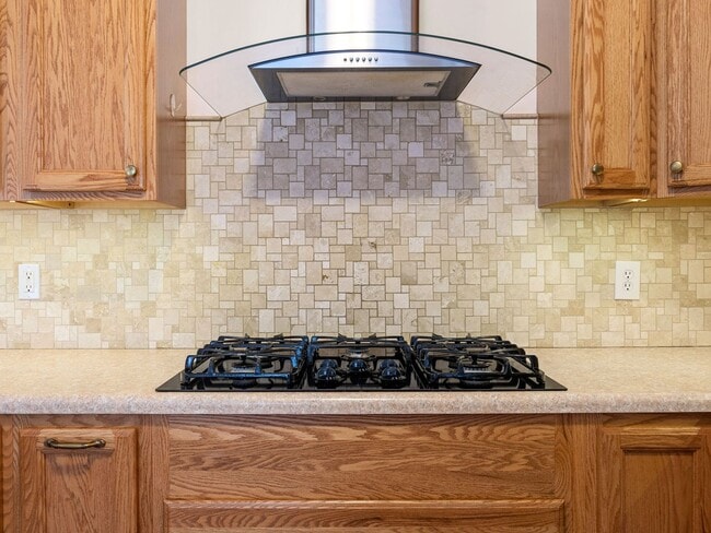 Building Photo - Charming Single-Level 3 BR, 2 BA Home with...