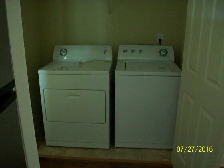 Building Photo - 2206 Anderson Rd