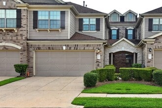 Building Photo - 16016 Summerville Lake Dr