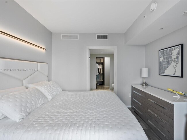 Building Photo - 801 S Miami Ave