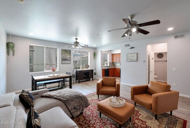 Building Photo - 615 E Portland St