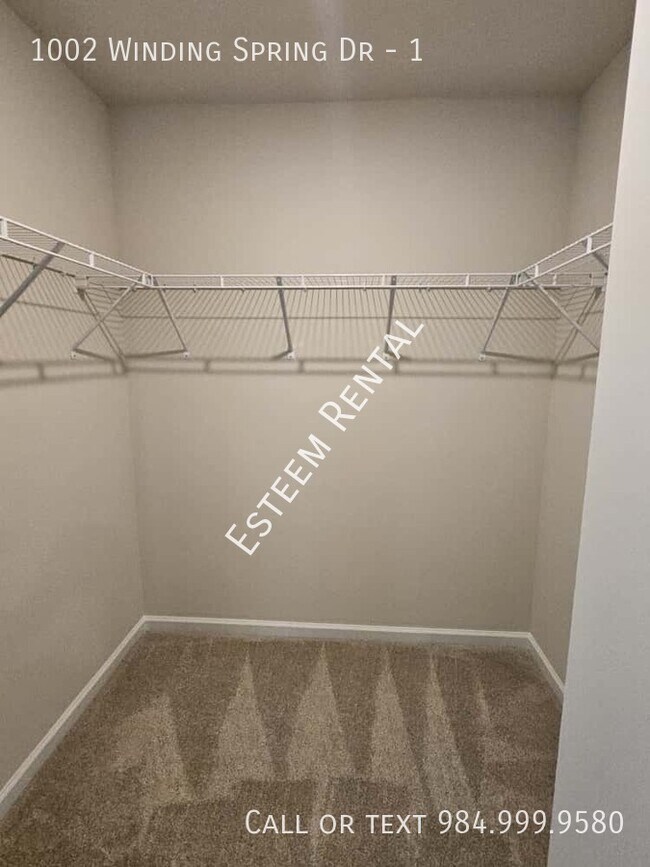 Building Photo - 1002 Winding Spg Dr