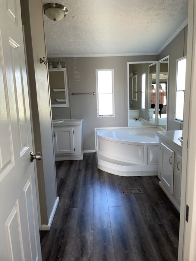 Building Photo - Very Nice Piedmont Mobile Home