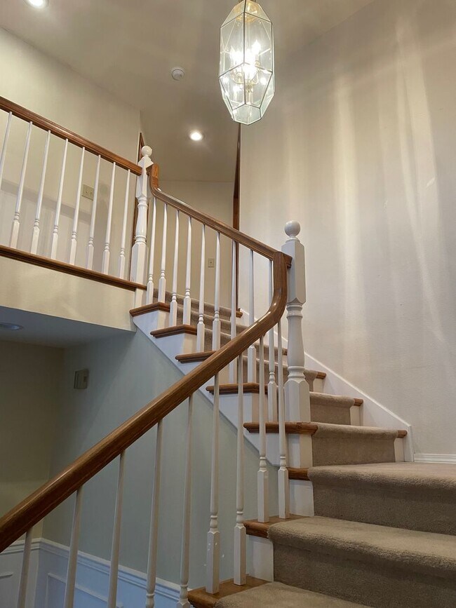 Building Photo - Golf Course Home in Mill Creek!