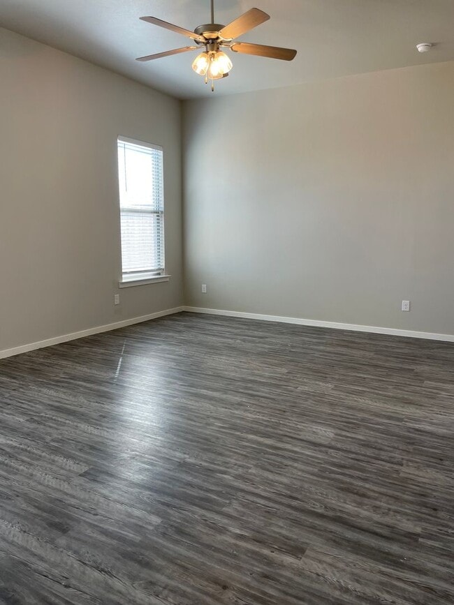 Building Photo - 4 bed 2 bath - Frenship ISD