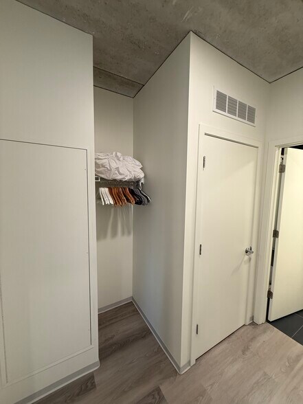 Building Photo - 334 W Schiller St