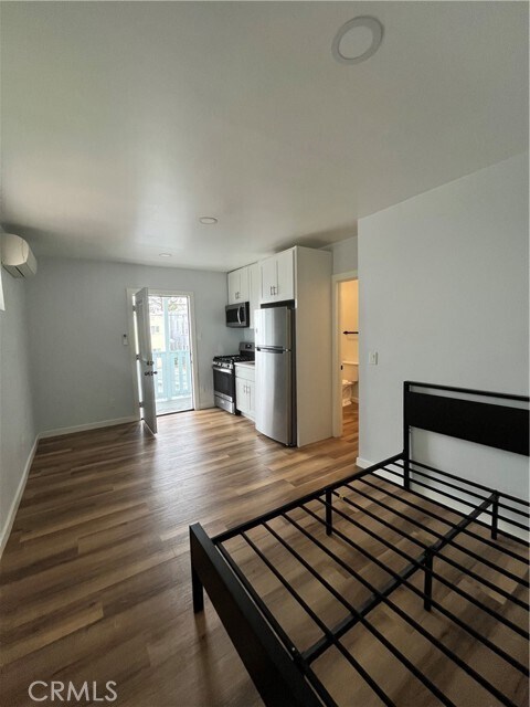 Building Photo - 851 W 40th Pl