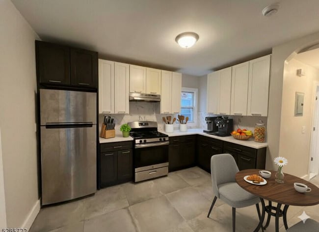 Building Photo - 44 Clifford St