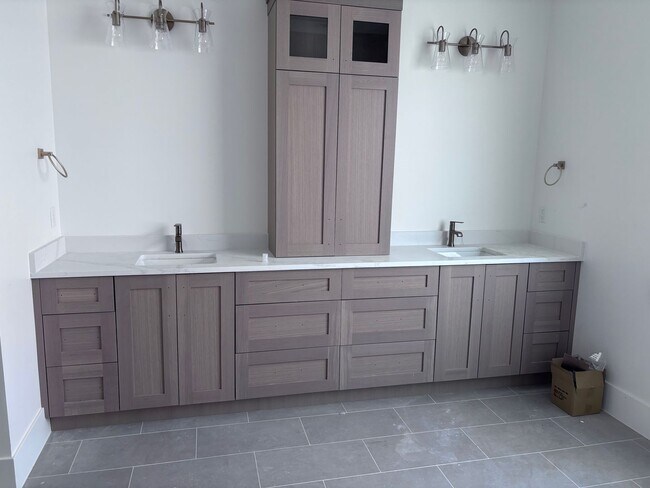 Building Photo - Gorgeous New Construction with 6 bed 4 bath plus Swimming Pool and RV Garage