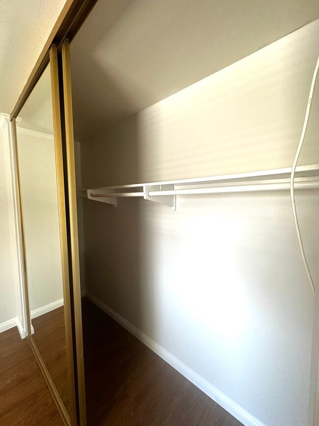 Building Photo - For Lease- Cozy and comfortable Two Bedrooms top floor unit