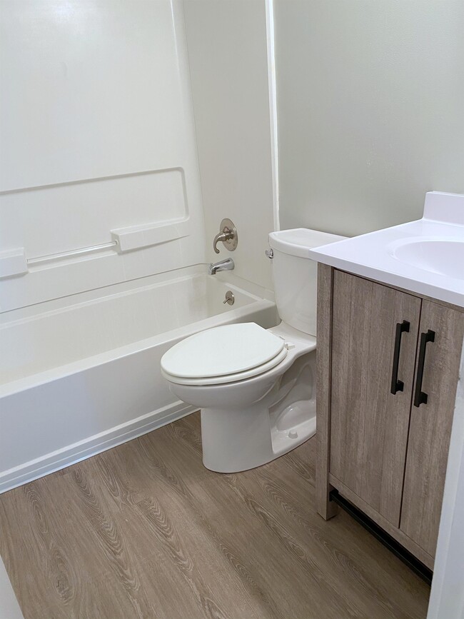 Building Photo - 1002 Linden Ave