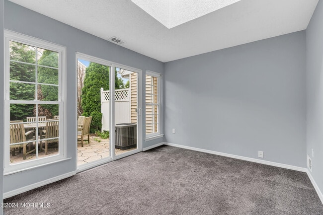Building Photo - 159 Daisy Dr