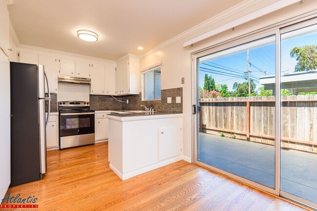 Building Photo - Beautiful Townhouse | Gated Community