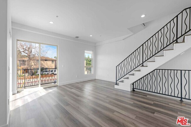 Building Photo - 6006 Klump Ave