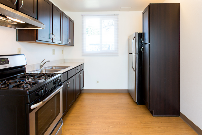 298 W Chanslor Avenue_Liberty Village_Richmond_Kitchen2_DBP.jpg - Liberty Village Apartments