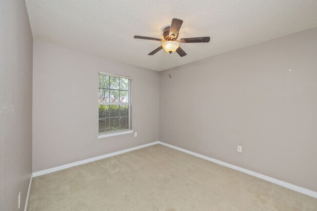 Building Photo - 107 Bay Tree Dr