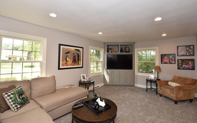 Building Photo - N63W29834 Woodfield Ct