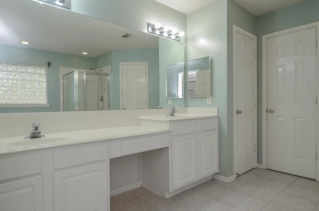 Building Photo - 23826 River Pl Dr